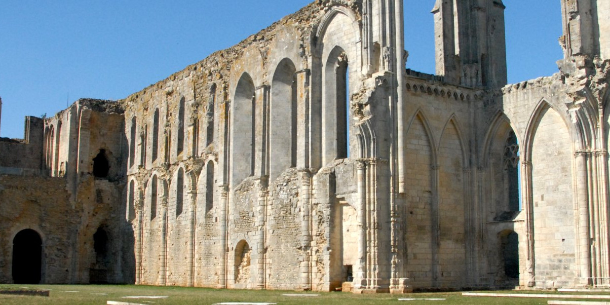 abbaye-de-maillezais.jpg